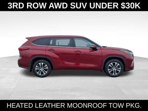 Used 2021 Toyota Highlander XLE AWD/4WD image 9