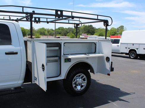 Used 2024 RAM 2500 Tradesman w/ Chrome Appearance Group image 19