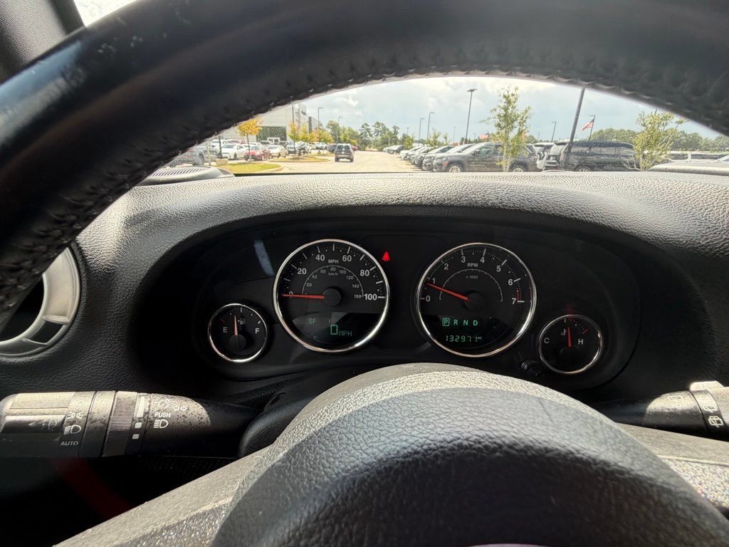 Used 2018 Jeep Wrangler Unlimited Sahara w/ Connectivity Group AWD/4WD image 26