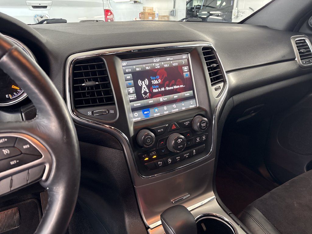 Used 2018 Jeep Grand Cherokee Altitude AWD/4WD image 21