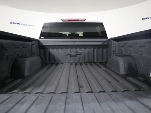 Used 2024 Chevrolet Silverado 1500 LT w/ Z71 Off-Road Package AWD/4WD image 8