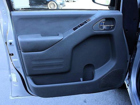 Used 2019 Nissan Frontier SV AWD/4WD image 9