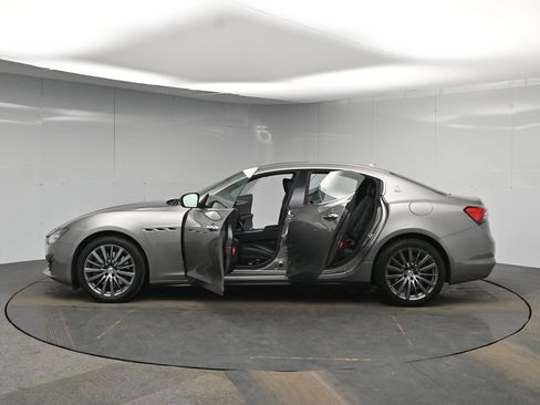 Used 2021 Maserati Ghibli S RWD image 49