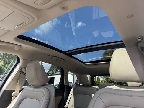 Used 2024 Lincoln Corsair AWD w/ Equipment Group 101A image 18