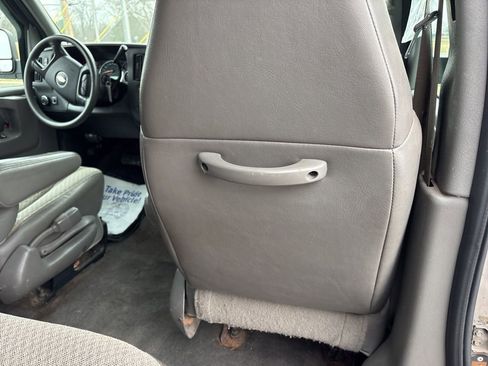 Used 2008 Chevrolet Express 1500 AWD Passenger w/ LT Preferred Equipment Group image 15