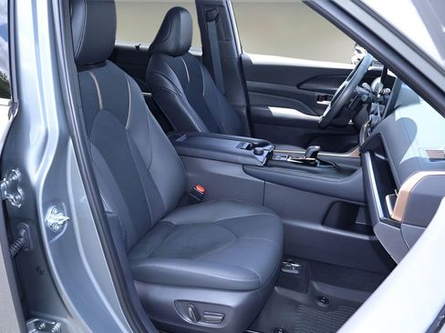 Certified 2025 Toyota Grand Highlander AWD Hybrid image 21