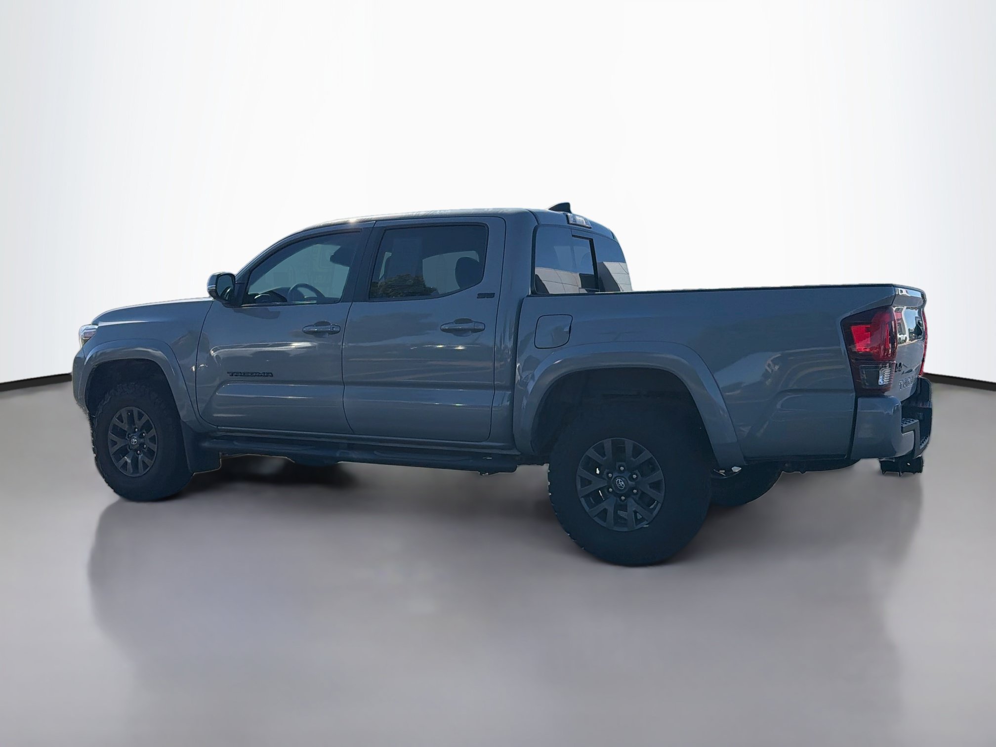 Used 2021 Toyota Tacoma SR5 w/ Technology Package AWD/4WD image 4
