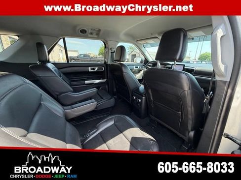 Used 2022 Ford Explorer XLT w/ Equipment Group 202A AWD/4WD image 11