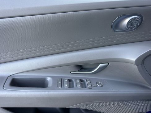 Used 2024 Hyundai Elantra SE FWD image 10