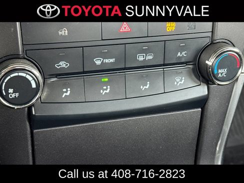 Used 2017 Toyota Camry SE w/ Moonroof Package FWD image 24