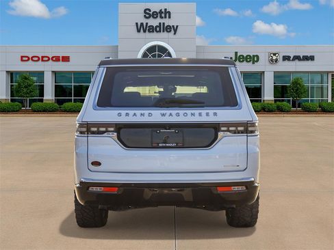 Used 2024 Jeep Grand Wagoneer Series III w/ HD Trailer Tow Package image 6