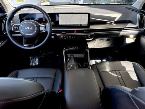 Used 2025 Kia Sorento S w/ Panoramic Sunroof Package FWD image 16