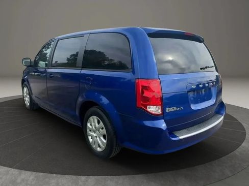 Used 2018 Dodge Grand Caravan SE w/ UConnect Hands-Free Group FWD image 4