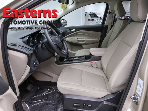 Used 2018 Ford Escape SE w/ SE Sync 3 Package AWD/4WD image 13