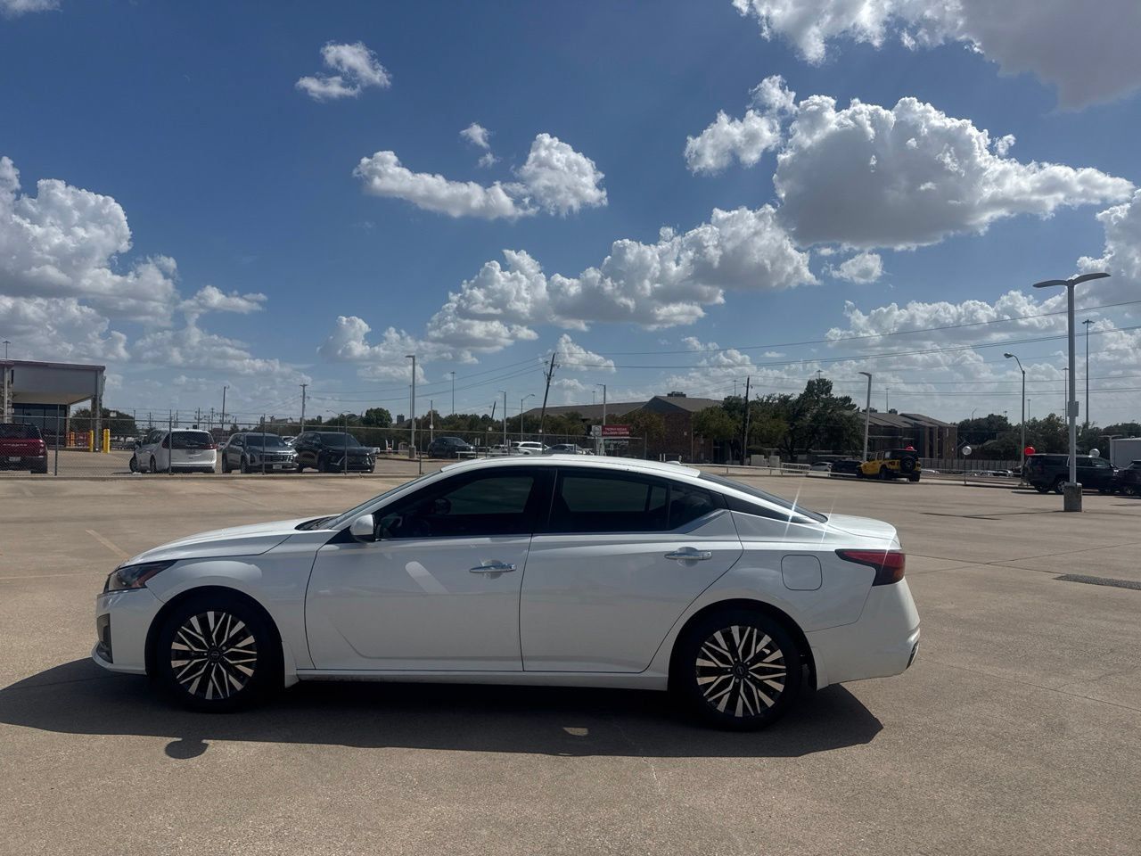 Certified 2024 Nissan Altima 2.5 SV w/ SV Premium Package FWD image 15