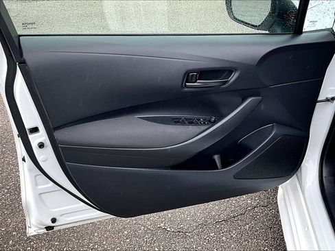 Used 2024 Toyota Corolla LE FWD image 9