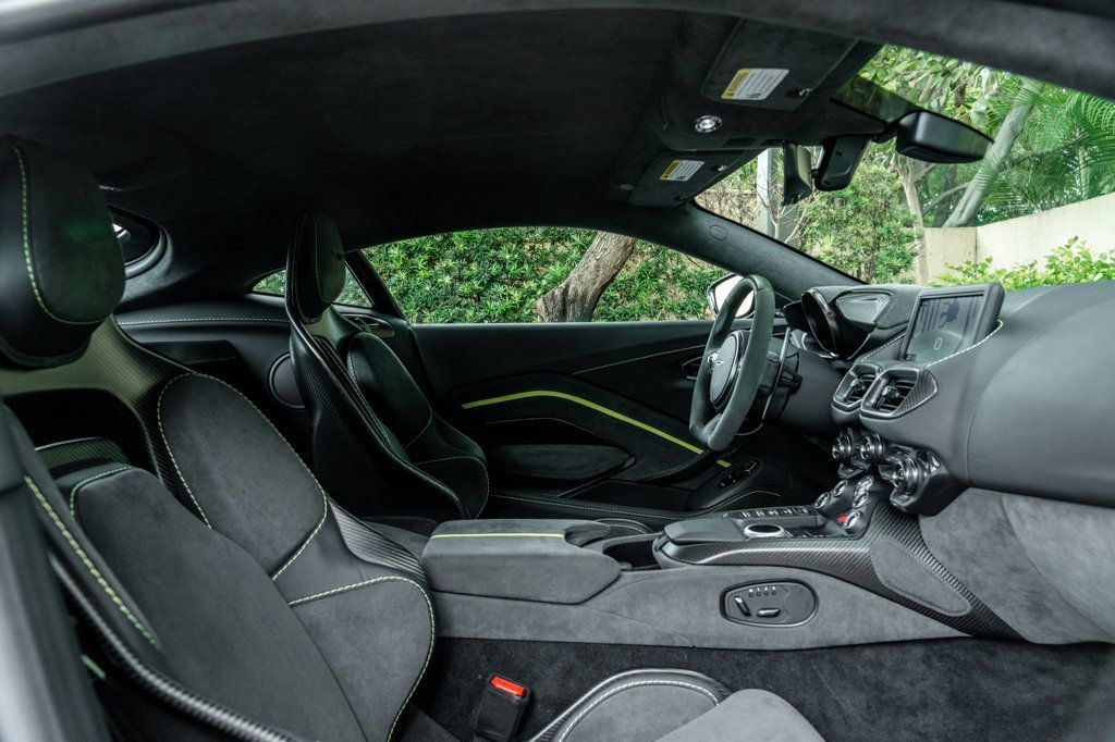 Used 2023 Aston Martin V8 Vantage Coupe RWD image 21