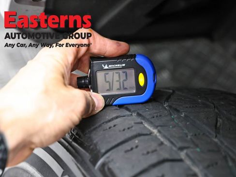 Used 2018 Toyota Tacoma TRD Sport AWD/4WD image 31