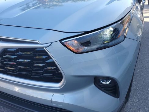 Used 2021 Toyota Highlander XLE image 10