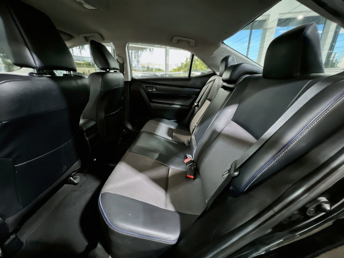 Used 2018 Toyota Corolla SE FWD image 15