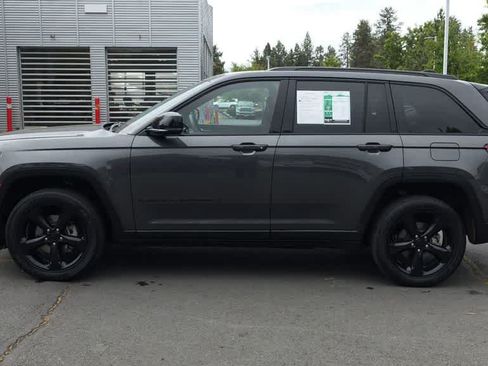 Used 2023 Jeep Grand Cherokee Altitude AWD/4WD image 5