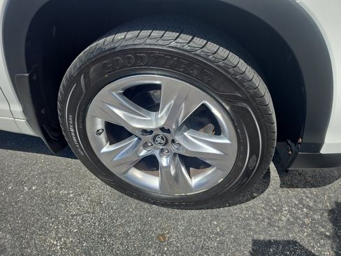 Used 2016 Toyota Highlander Limited w/ Driver Technology Package AWD/4WD image 39