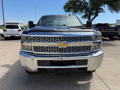 Used 2019 Chevrolet Silverado 2500 W/T AWD/4WD image 2