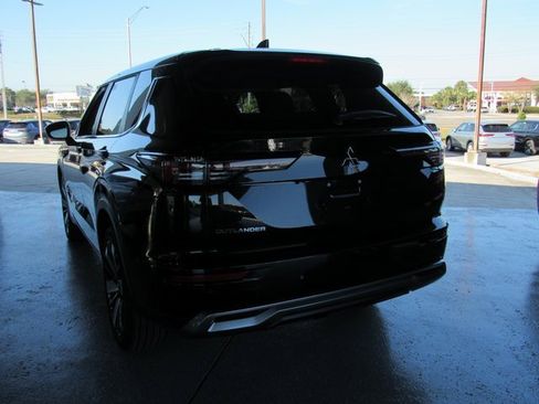 New 2025 Mitsubishi Outlander SE image 5
