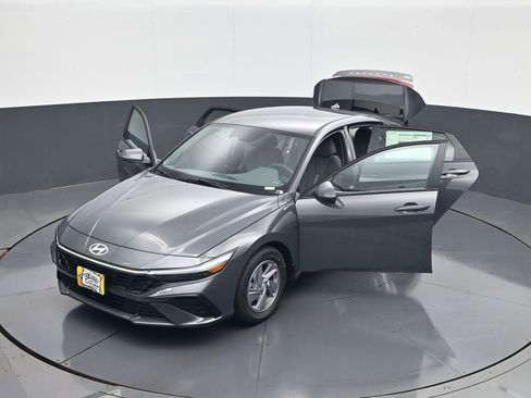 New 2026 Hyundai Elantra SE FWD image 30