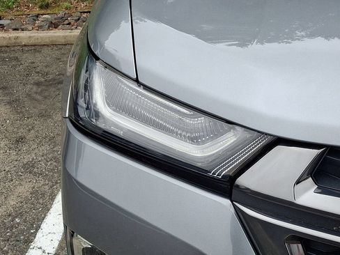 Used 2023 Chevrolet Traverse LT FWD image 4