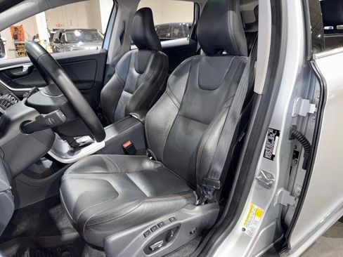 Used 2017 Volvo XC60 T6 Dynamic w/ Climate Package image 9