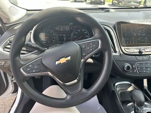 Used 2021 Chevrolet Malibu LT FWD image 15