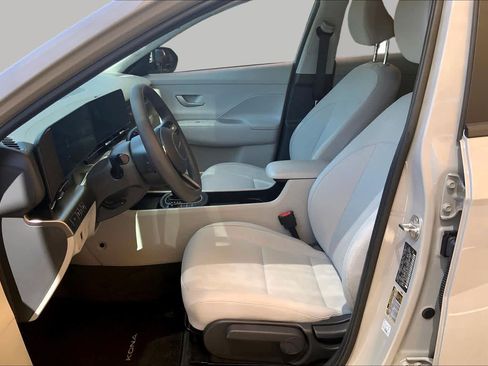 Certified 2025 Hyundai Kona SE FWD image 8