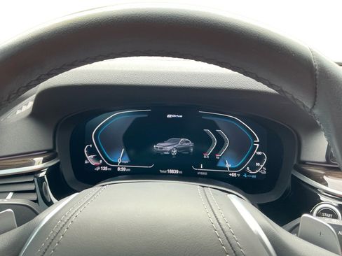 Used 2023 BMW 530e w/ Premium Package image 12