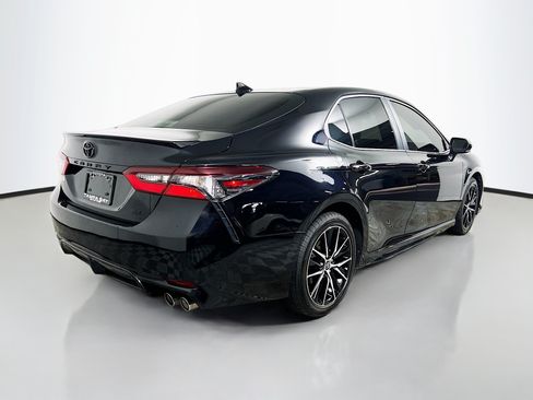 Used 2024 Toyota Camry SE FWD image 4