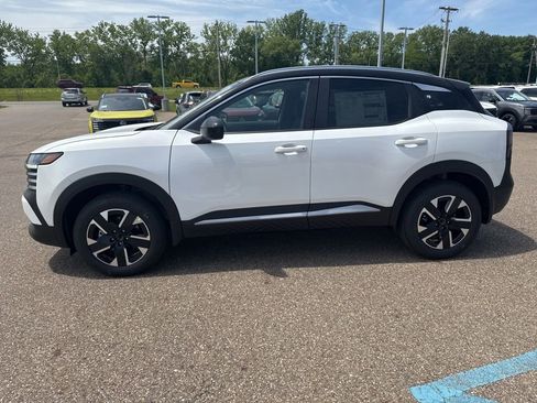 New 2026 Nissan Kicks SV w/ SV Premium Package AWD/4WD image 4