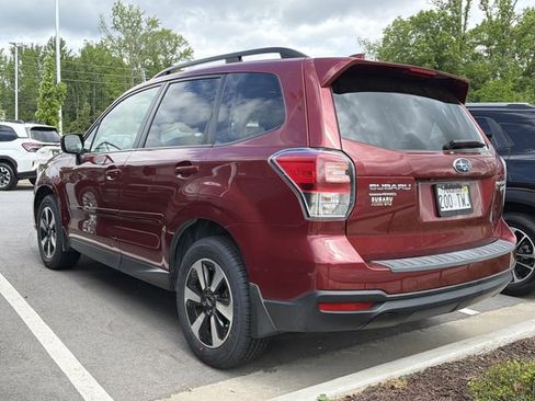 Used 2017 Subaru Forester 2.5i Premium w/ All-Weather Package image 6