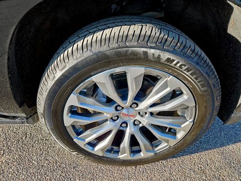 Used 2024 GMC Yukon Denali w/ Advanced Technology Package image 36