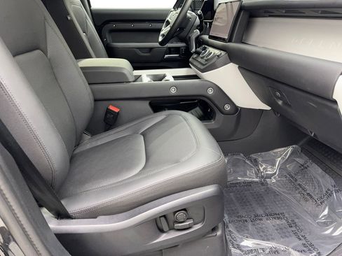 Used 2025 Land Rover Defender 110 S image 43