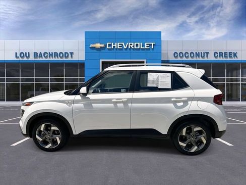 Used 2025 Hyundai Venue SEL FWD image 5