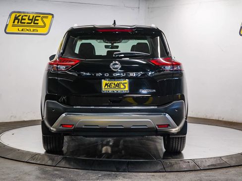 Used 2021 Nissan Rogue Platinum image 3