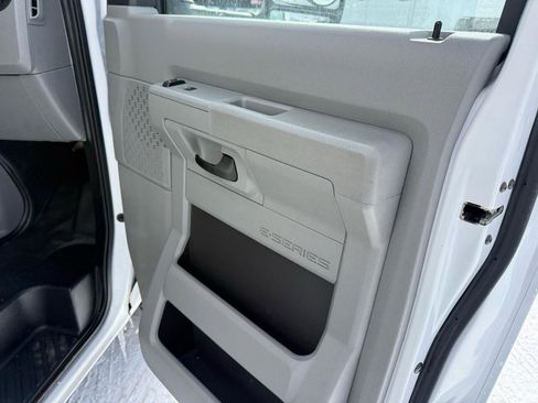 Used 2022 Ford E-350 and Econoline 350 Super Duty w/ Power Windows & Locks Group image 11