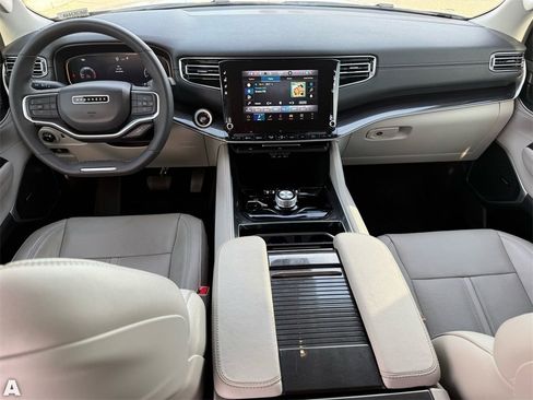 Used 2024 Jeep Wagoneer 4WD image 27