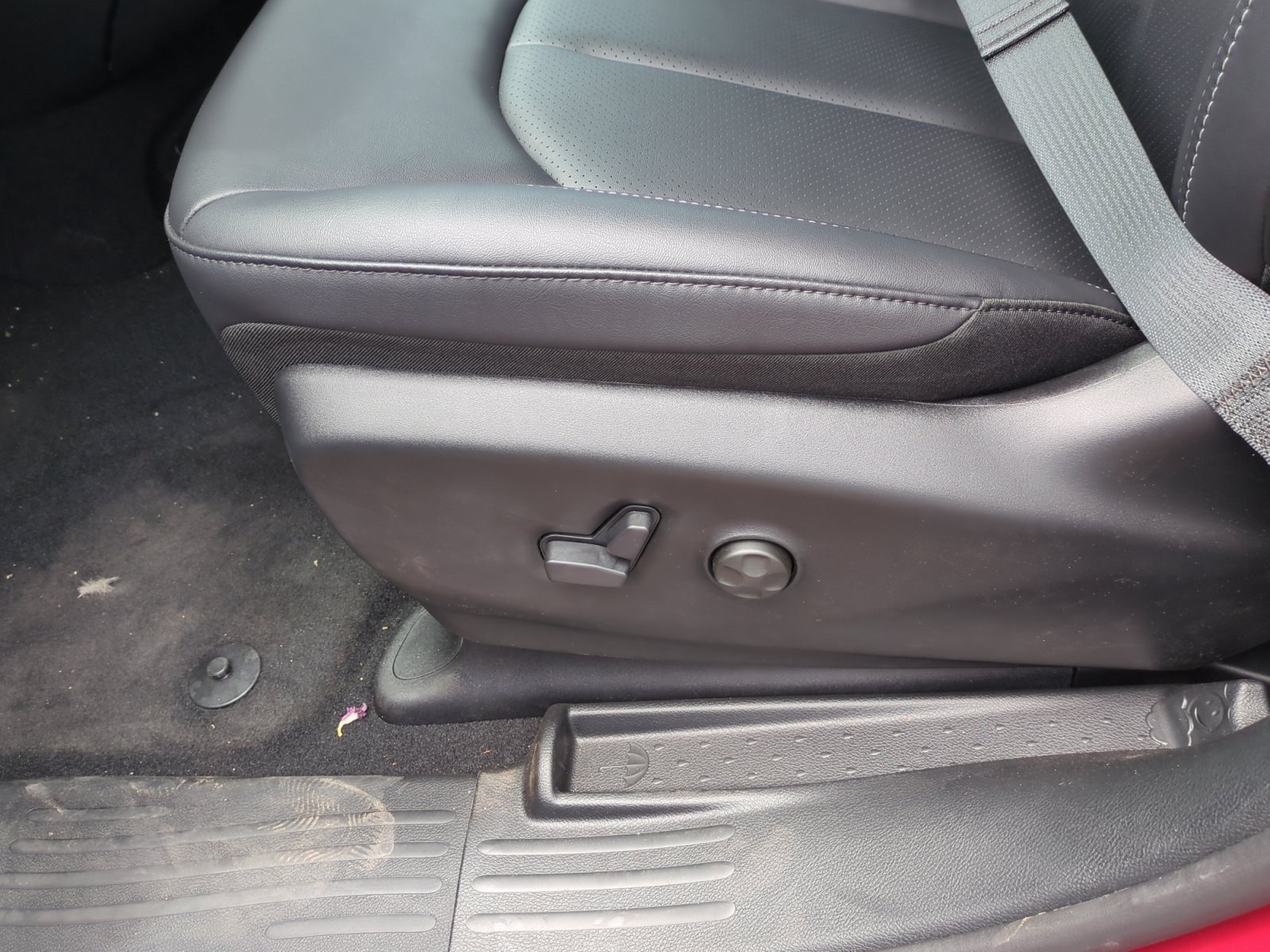 New 2026 Chrysler Pacifica Select FWD image 14