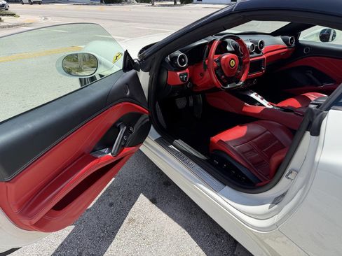Used 2015 Ferrari California T RWD image 28