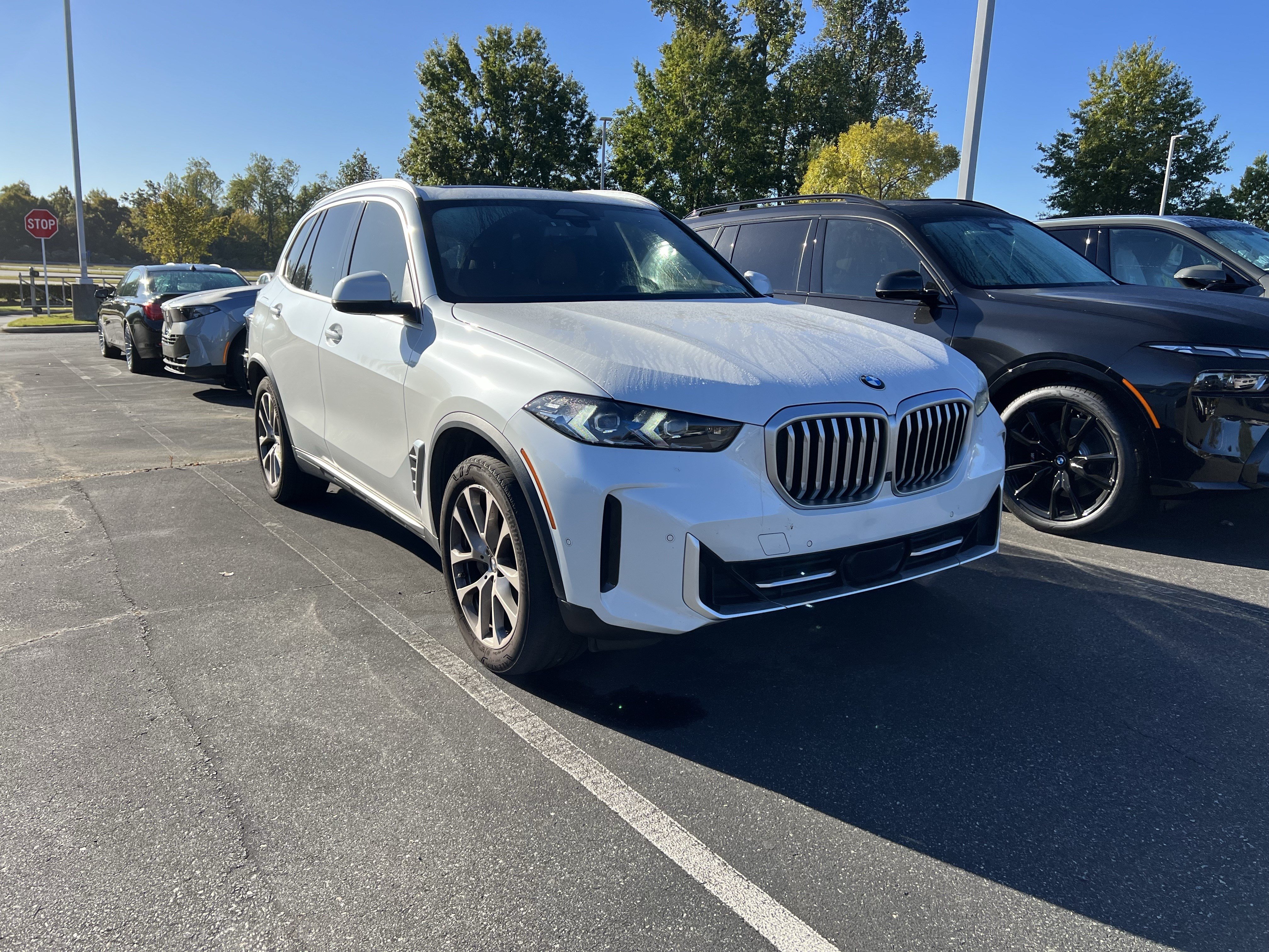 Certified 2024 BMW X5 xDrive40i w/ Premium Package AWD/4WD image 2