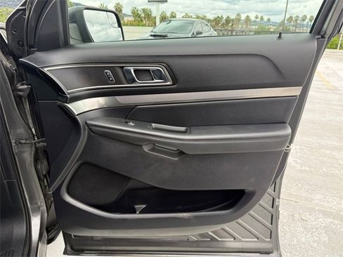 Used 2019 Ford Explorer XLT image 24