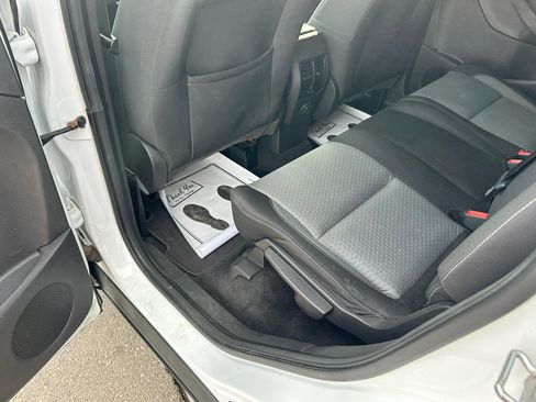 Used 2017 Ford Escape SE image 9