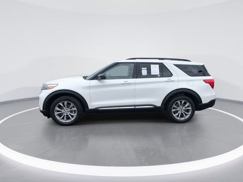 Used 2023 Ford Explorer XLT w/ Equipment Group 202A AWD/4WD image 5