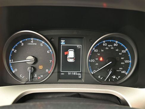 Used 2018 Toyota RAV4 LE FWD image 15